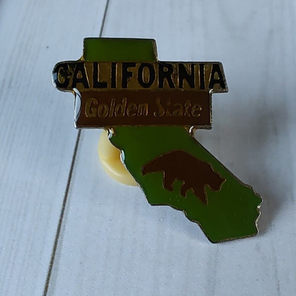 California State Shaped Bear Pin Souvenir Travel Hat Lapel Collectible
